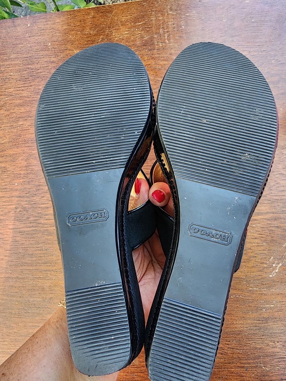 COACH Black Patent Leather Gold Metallic Thong Wedge Sandals Size 8 - Picture 11 of 11